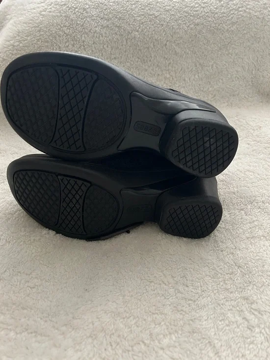 Bzees Women's Black Knit Lace-Up Ankle Booties - Picture 5 of 5